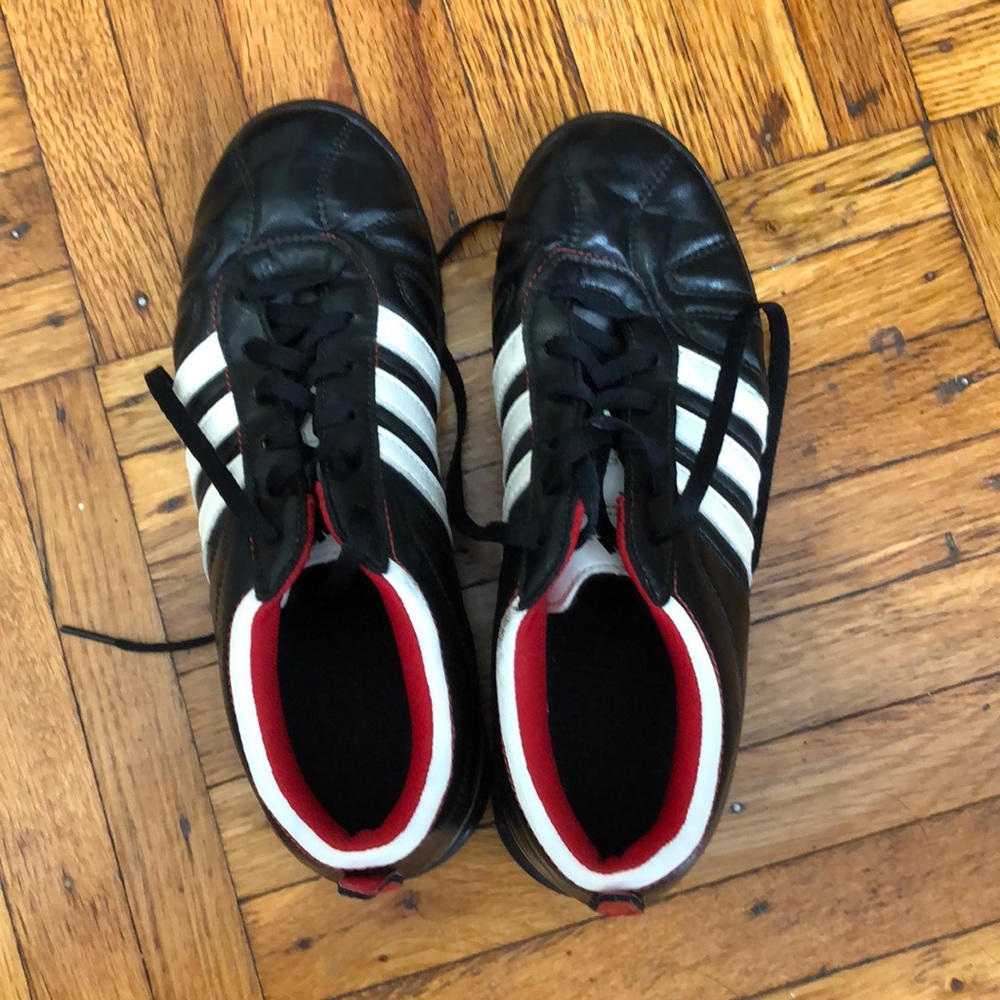 Soccer turf shoes